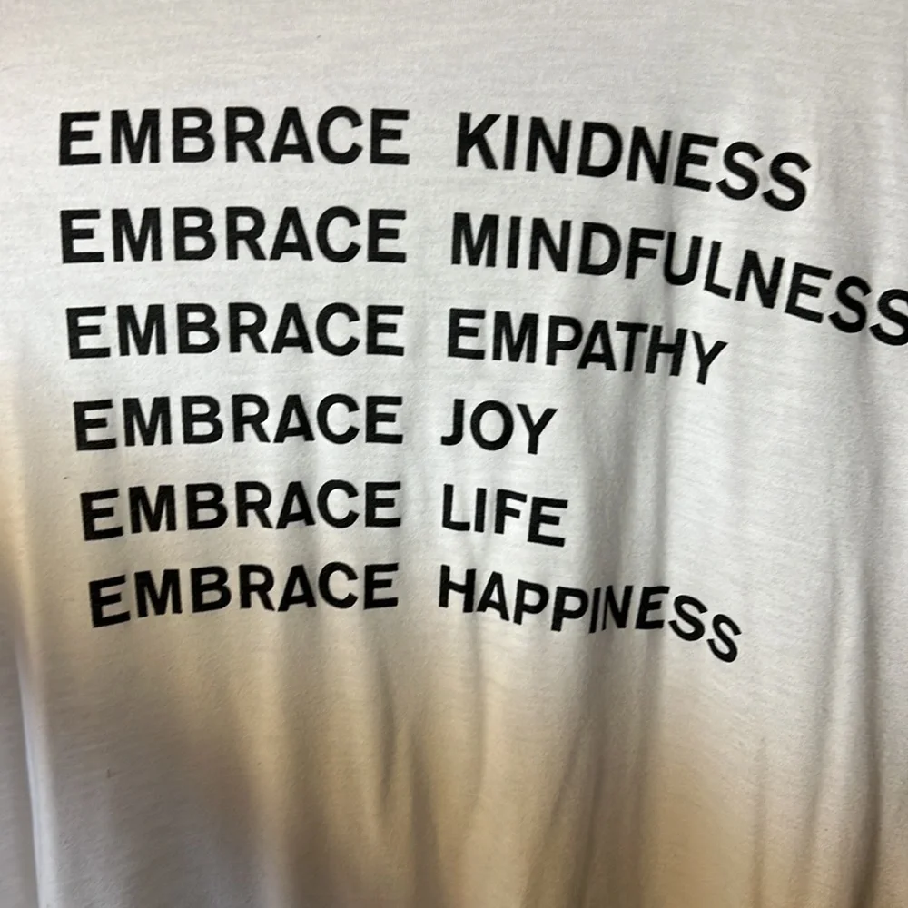 Embrace tee - Picture 2 of 3